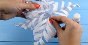 Как сделать объёмную 3D снежинку из бумаги Объёмная снежинка из бумаги
